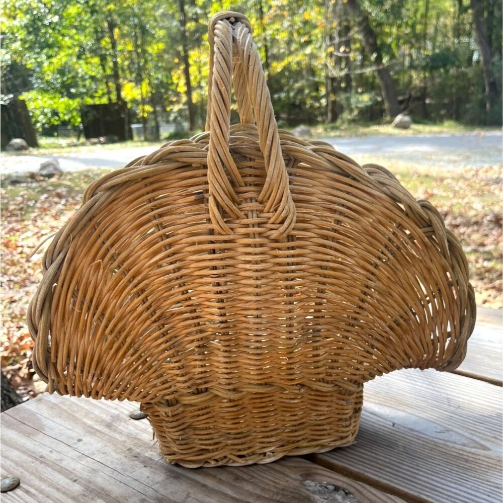 Vintage 1970s Wicker Rattan Flower Basket/Planter/Newspaper Rack
